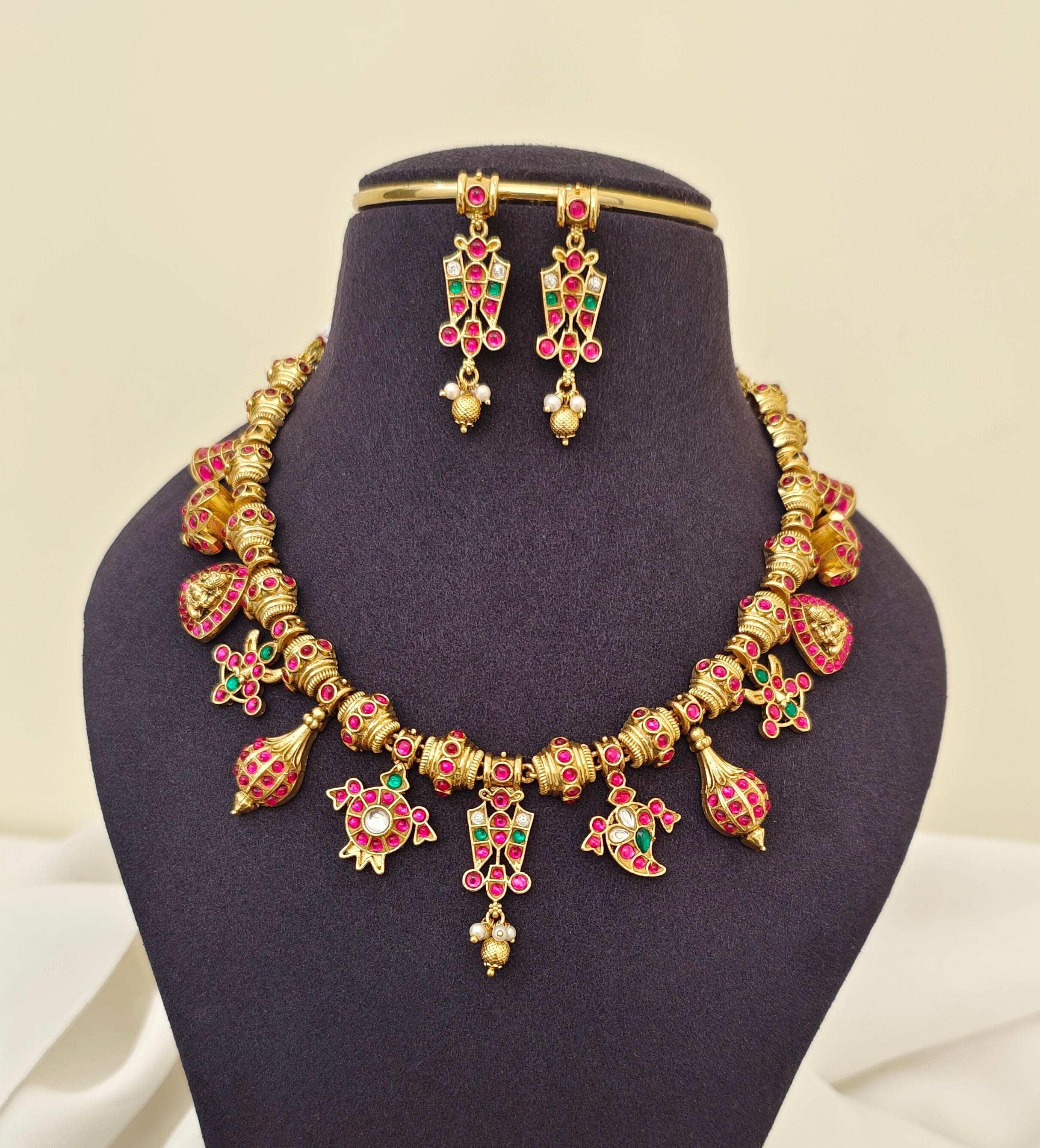 Jadau Kundan Neckset