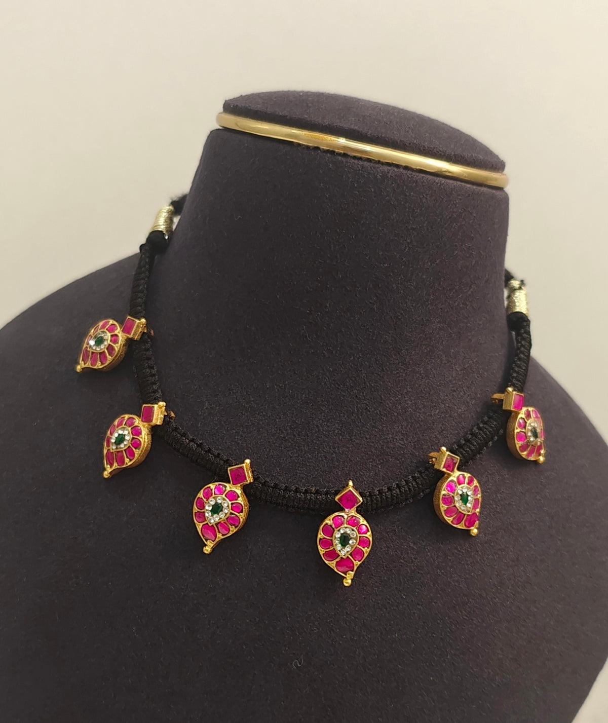 Mango Black Thread Set