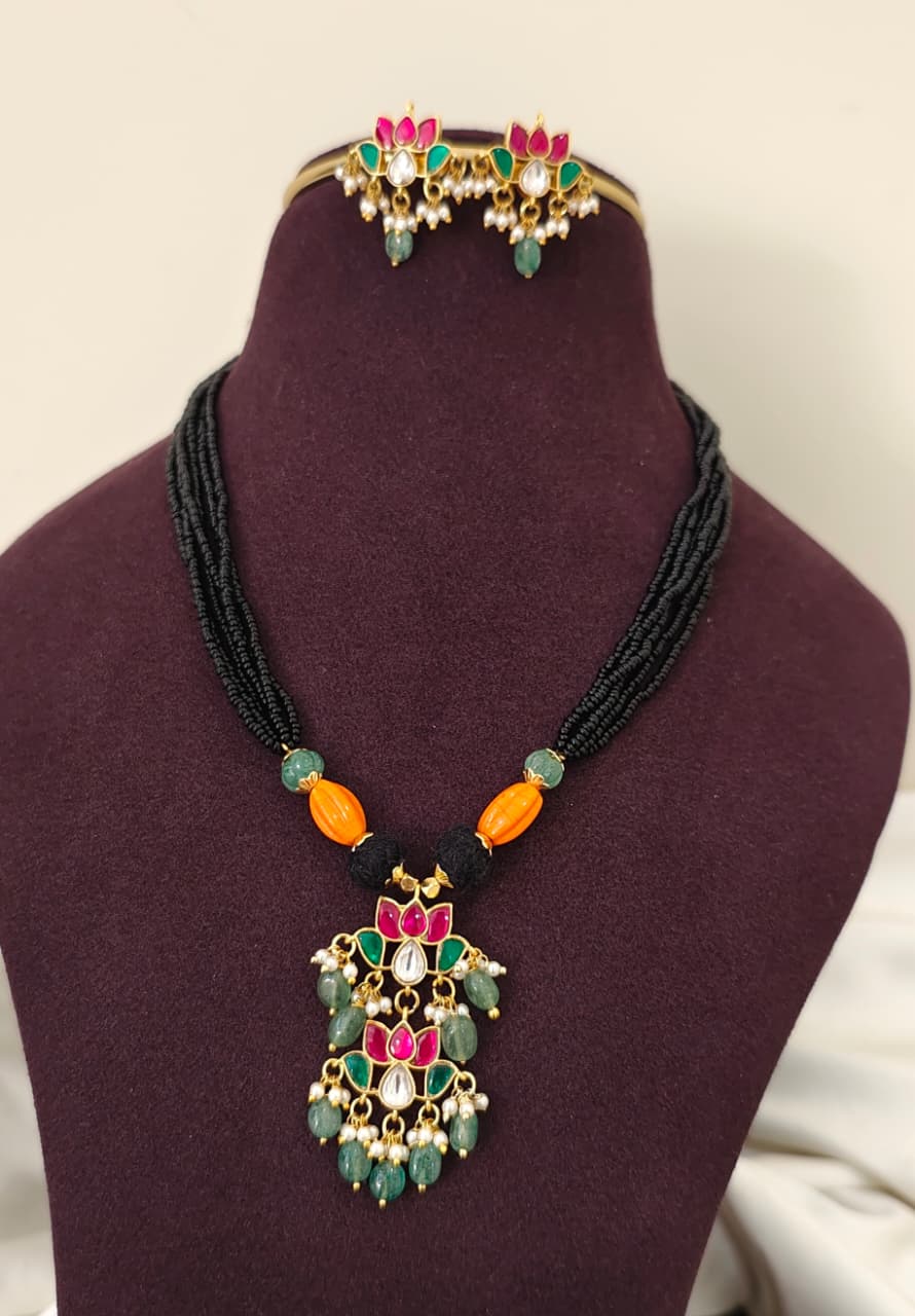 Jadau Kundan Black Beads Set