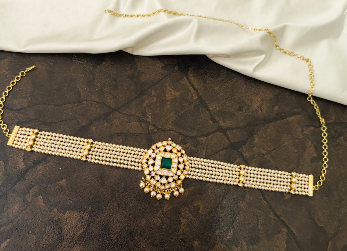 Moissanite Pearl Hipchain – Green Centrepiece
