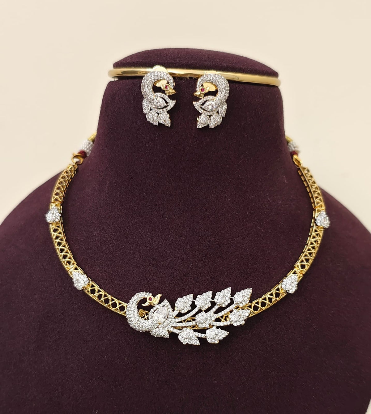 White Peacock Kante Set